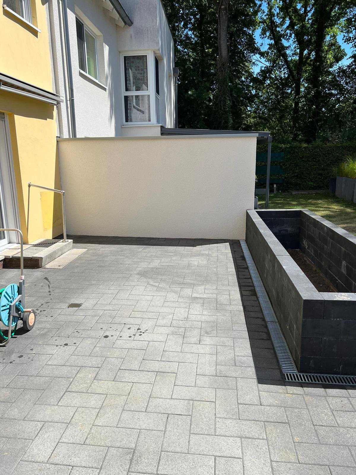 Außenanlage mit Pflasterarbeiten